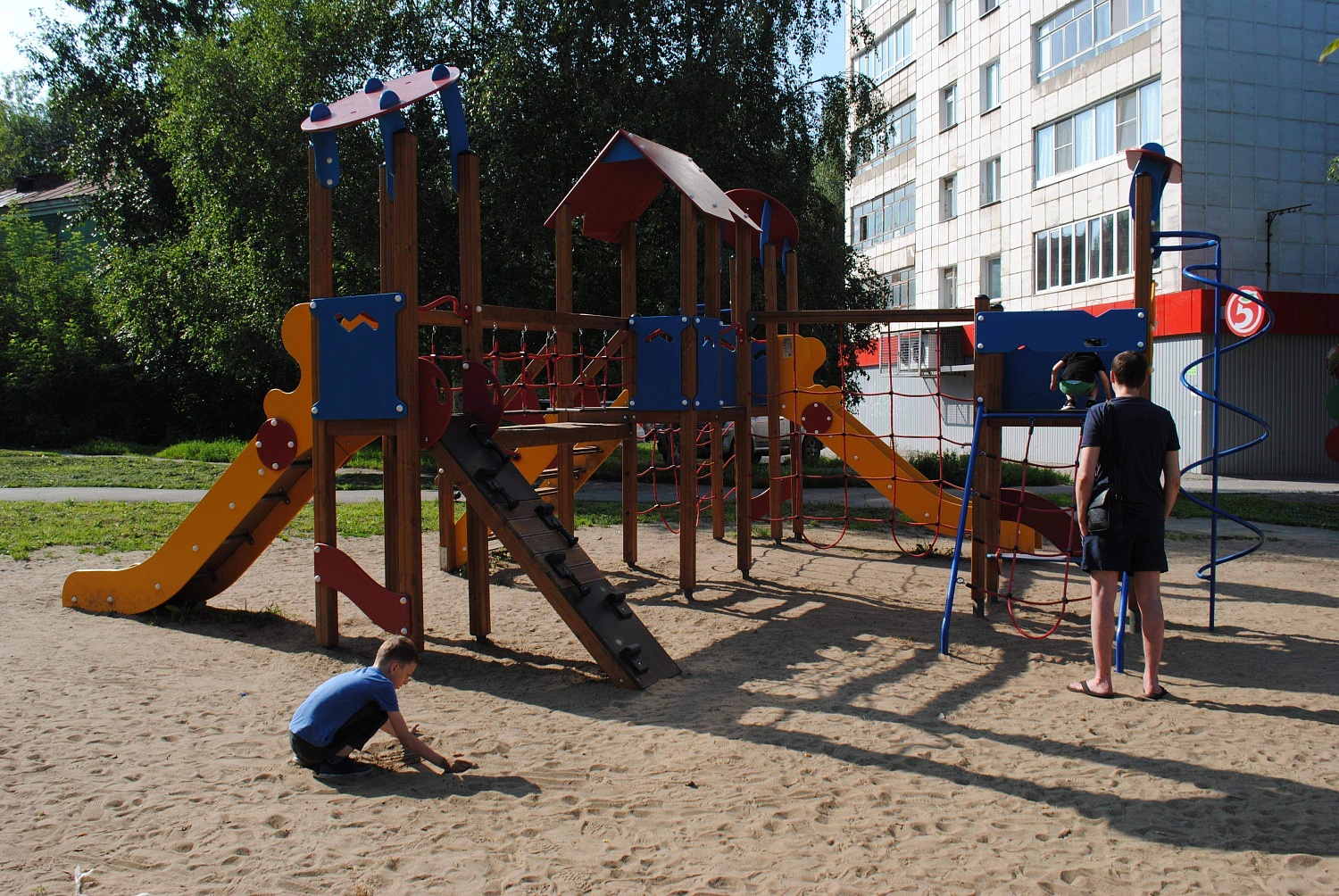 Детская игровая и спортивная площадка. г.Пермь, ул. Таврическая (сквер)